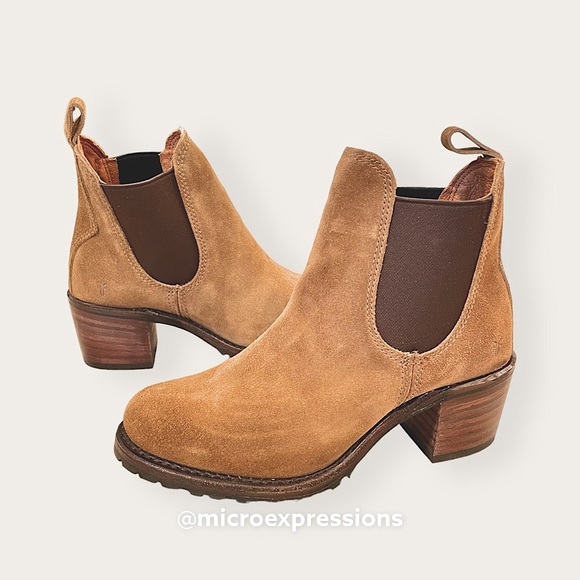 Frye Sabrina Chelsea Tan/Brown Suede Moto Block Heel Pull On Chunky Ankle Boot - Picture 1 of 15